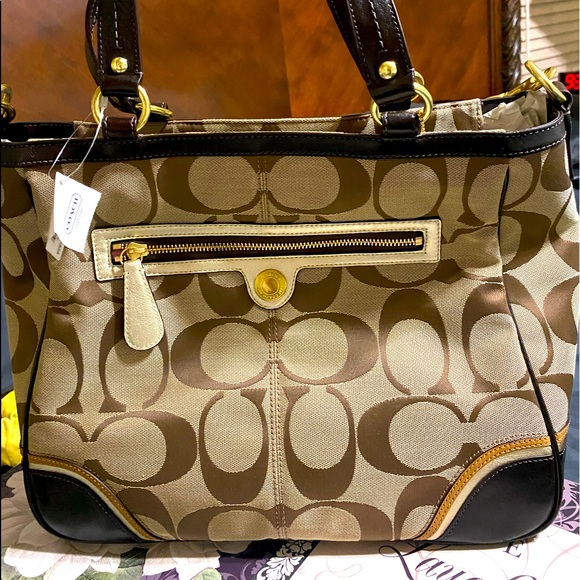 Coach Handbags - Brand new signature Coach bag